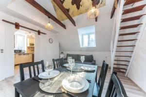 Kuchyňa alebo kuchynka v ubytovaní Hello Apartments Sw Ducha Loft for 6 guests