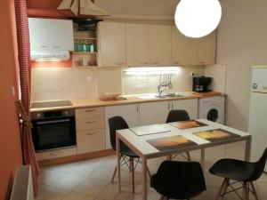 Kuchyňa alebo kuchynka v ubytovaní Central Spacious Apartment 70sqm