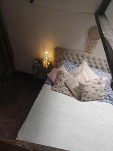 Postel nebo postele na pokoji v ubytování Les Éscuries. Four bedroom gîte near Montmorillon, Vienne 86. Cosy, peaceful, beautiful.