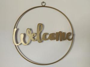 een gouden welkomstbord met het woord welkom bij Familie Fritzenwallner in Altenmarkt im Pongau +18 foto's