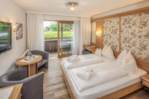 TV a/nebo společenská místnost v ubytování Gartenhotel Crystal - 4 Sterne Superior