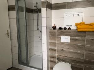 Vannituba majutusasutuses Schöne FeWo im Zentrum von Wismar +4 fotot