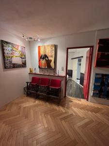 Fotografia z galérie ubytovania L'appARTement - chambre avec salle de bains et wc dans une galerie d'art v destinácii Montbéliard