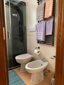 A bathroom at Room Mazzini