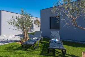 More Exclusive Villas and Spa外面的花园