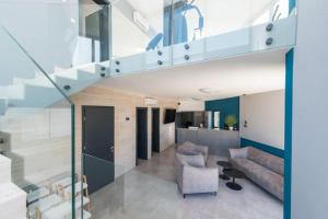 More Exclusive Villas and Spa的休息区