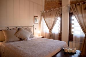 a bedroom with a bed and a window at Casale Podernovo in Terricciola