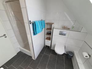 Koupelna v ubytování Kiel-Russee Familienwohnung, Lademöglichkeit, Co2 Frei