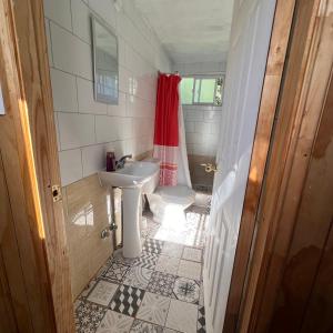 Phòng tắm tại Cabañas y Hospedaje Parque los Volcanes