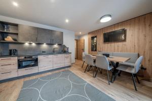 Kuchyňa alebo kuchynka v ubytovaní Bergmomente Apartments
