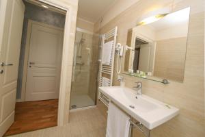 A bathroom at Foresteria La Torretta