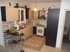 Een keuken of kitchenette bij Marry's Guesthouse