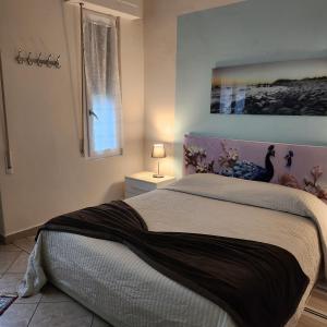 a bedroom with a bed and a painting on the wall at Housenovoli in Florence