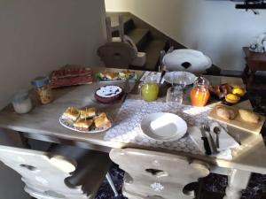 Jedlo v ubytovaní bed & breakfast alebo blízkom okolí