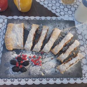Jedlo v ubytovaní bed & breakfast alebo blízkom okolí