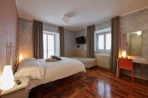 A bed or beds in a room at Foresteria La Torretta