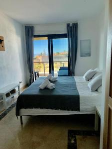 A bed or beds in a room at SEA & CASTILLO VIEW Még 25 kép