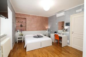 A bed or beds in a room at Foresteria La Torretta