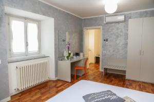A bed or beds in a room at Foresteria La Torretta