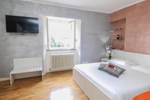A bed or beds in a room at Foresteria La Torretta