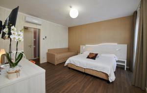 A bed or beds in a room at Foresteria La Torretta