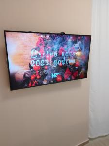 Televízia a/alebo spoločenská miestnosť v ubytovaní Apartment Vespa & Jacuzzi
