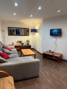Μια τηλεόραση ή/και κέντρο ψυχαγωγίας στο Ocean Guesthouse Baleal