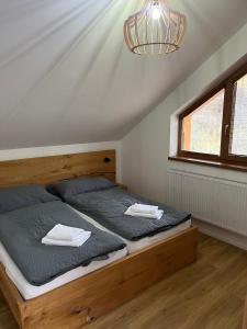 a bedroom with a bed with two towels on it at Mytho 2 in Mýto pod Ďumbierom