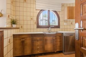 A kitchen or kitchenette at Casa Ancora by MarCalma