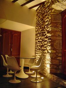 a room with a table and chairs and a stone wall at VELASCO JAUREGIA-SIERRA DE SUEÑOS in Orduña