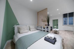 a bedroom with a bed with two towels on it at ※Perrier Fraise※ Coeur de ville ⁕ Appt d'exception in Clermont-Ferrand