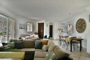 a living room with a couch and a table at Concadoro in Porto-Vecchio