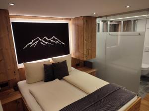 Posteľ alebo postele v izbe v ubytovaní Alpenblühn Appartements Tschagguns