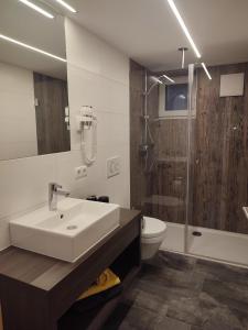 Kúpeľňa v ubytovaní Alpenblühn Appartements Tschagguns