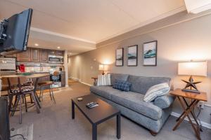 Μια τηλεόραση ή/και κέντρο ψυχαγωγίας στο 206A Efficiency One Bath