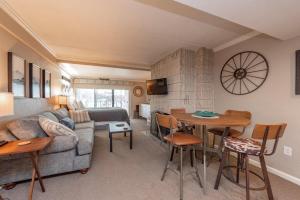 Χώρος καθιστικού στο 206A Efficiency One Bath