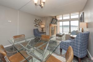 Χώρος καθιστικού στο 301D Two Bedroom Two Bath