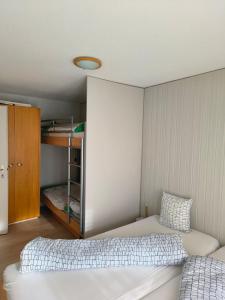 Postel nebo postele na pokoji v ubytování Ferienwohnung Nr.22,Haus Azurit