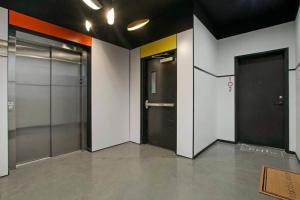 Nuotrauka iš apgyvendinimo įstaigos Elegant 2BR Apartment with In-Unit Laundry - Sheridan 102 Čikagoje galerijos