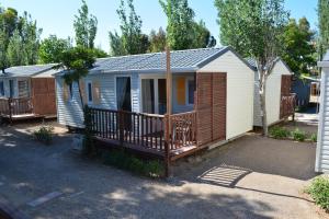 a cabin with a porch and a deck at Camping Valencia el Saler in El Saler