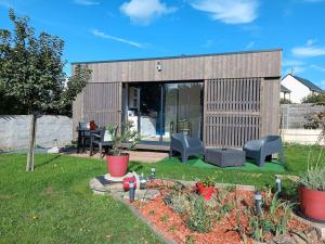 Vonkajšia záhrada v ubytovaní La cabane au fond du jardin - 300m de la plage
