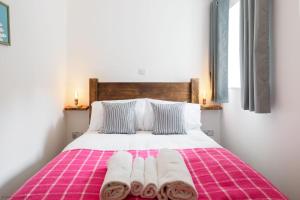 Postel nebo postele na pokoji v ubytování Budock Cottage + 11 fotografií