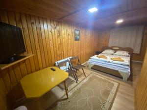 Łóżko lub łóżka w pokoju w obiekcie Pid Playem