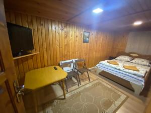 Łóżko lub łóżka w pokoju w obiekcie Pid Playem