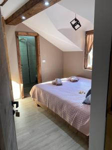 Postel nebo postele na pokoji v ubytování Rtanjska kućica