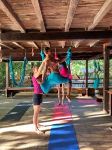 a group of girls doing yoga at a gym at FlowMove Retreat Algodoal in Algodoal