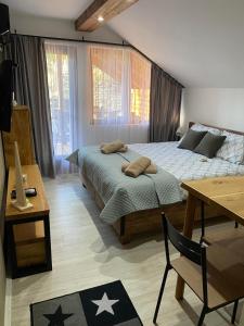 Postel nebo postele na pokoji v ubytování Rtanjska kućica + 30 fotografií