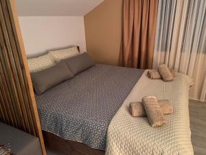 Postel nebo postele na pokoji v ubytování Rtanjska kućica