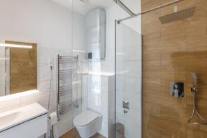 Kúpeľňa v ubytovaní La Bella Centrum apartmanok Piros/Sárga + 26 fotografií