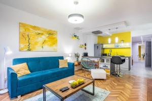 Posezení v ubytování Cozy Apartment with Garden in the Castle District